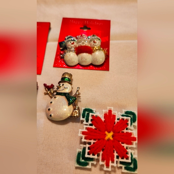 ๐ Vintage Christmas pins x 5 - Picture 2 of 8